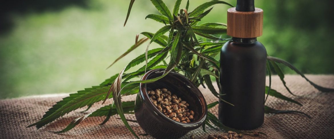 Cannabidiol 또는 CBD 및 delta-9-tetrahydracannabinolor THC는 잡초에 포함된 화합물로, 다양한 유사 및 유사 효과를 생성합니다.